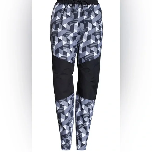 Nike Women’s Nylon Pants Women’s Geometric Black Rainwear, walk-in outdoor pants - Picture 2 of 11